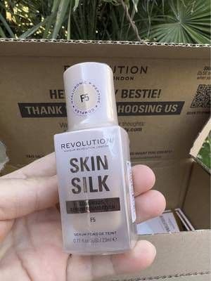 Unboxing! 😍 My first ever @Makeup Revolution parcel just landed - and I’m SO excited to dive in! Inside the box: • True Icon Bronze Eyeshadow Palette • Juicy Peptide Lip Balm in Nude Latte • Skin Silk Radiant Foundation (F5NW) • Under Eye Brightener & Concealer (Medium Yellow) • Loose Baking Powder in Banana Brighten • Soft Focus Powder Puff • Plus a surprise floral fragrance sample! First impressions? I’m thrilled! The packaging, the shades, and the value for money are all amazing! I can’t wait to start testing and share my thoughts with you soon ✨ Use my code T4LDCQFNZ6 for 10% off or shop via my link: https://community.revolutionbeauty.com/s/glow.with.ania #RevGen #makeuprevolution #gifted #unboxing #ad #Glow_with_Ania
