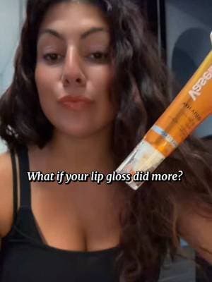 #AD | One swipe and Iβm obsessedβ¦π©· Glossy, hydrating and so comfortable to wear. I love that it gives a juicy tint while Tripeptide helps instantly plump, Hyaluronic Acid hydrates, and SPF 15 helps protect. β¨ Would you wear this every day? ππΌ @Vaseline #vaselineglowgettersuk #vaselineglutalipswipe