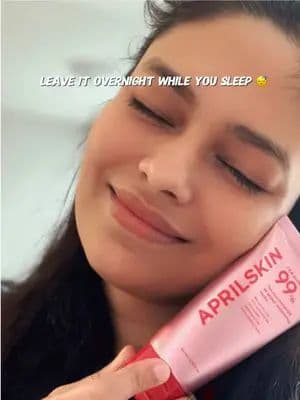 ✨ Gifted through the YesStyle Influencer Program 🌸 #ad I’ve been trying out the APRILSKIN TXA Niacinamide 99 Overnight Wrapping Mask and it’s honestly one of the most interesting masks I’ve used. The texture feels cooling and lightweight when applied, and after about 10 minutes it sets into a smooth layer that’s comfortable enough to sleep in. In the morning, peeling it off was so satisfying, and my skin looked noticeably brighter, smoother, and more refreshed — exactly what I want from an overnight treatment. 🌙💧 Use my code HRWD0402STD for extra savings when you shop on YesStyle 💕 (Link in bio / Linktree has my YesStyle rewards link 🌿) #YesStyle #YesStyleInfluencers #YesStyleReview #APRILSKIN @aprilskin_global