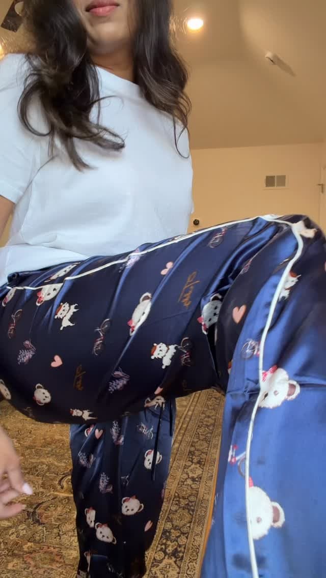 Cute print, silky feel, and way too cozy to save just for nighttime. Comment COZY and I’ll send you the link 🔗
These p