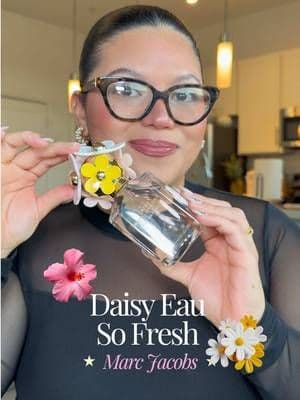 Definitivamente un perfume que puedo usar para mi día a día🌼🥰💘 Pick your Daisy on Amazon📣 @MarcJacobsBeauty @Amazon #mjdaisy #pickyourdaisy #gifted #perfumetok #marcjacobs