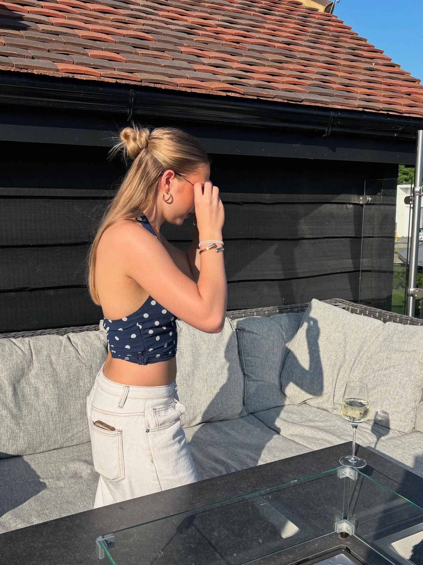 Wine weather ๐พ๐ค
Top and jeans @prettylittlething
#classofplt #plt #ad #polkadot