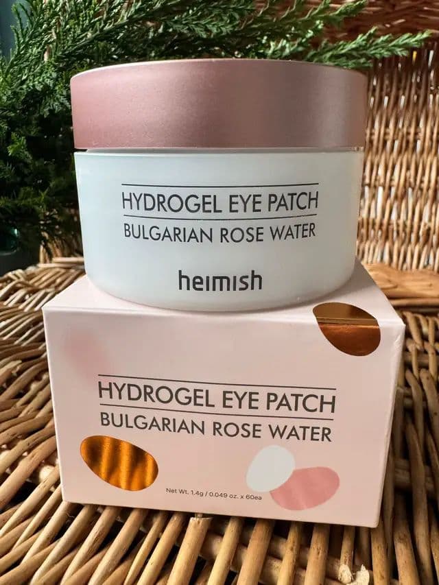 I’m so grateful to have received these beauties as part of a YesStyle Beauty Trial, and honestly, every single one has earned its place in my routine. The hydrogel eye patches from Heimish are a dream when my under eyes need instant comfort. Cooling, soothing, and perfect for mornings after very little sleep. The Vegan Kombucha Tea Mist from Dr.Ceuracle is one of those products I keep reaching for throughout the day. It feels refreshing yet nourishing, and my skin absolutely loves it. Easily one of my favourites. And the Calming Moisture Barrier Cream from Pyunkang Yul is such a comforting moisturiser. Simple, gentle, and perfect when my skin barrier needs a bit of extra care. Soft, calming, skin loving essentials that just work. 🛍️ You can find them all on YesStyle and use my discount code for a little saving: SAFJB5OF 🔗 Link available in my LinkTree in bio @YesStyle @YesStyleInfluencers @heimish official @Dr.Ceuracle Official @Pyunkang Yul (편강율) #ad #glow_with_ania #yesstyle #yesstyleinfluencer #koreanskincare