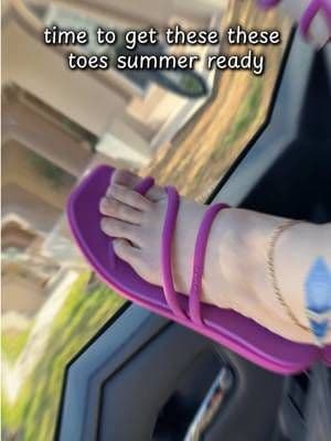 Croc’s women’s sandals with toe loop. Adorbs!!! #tiktokshopjumpstartsale #tiktokcreatorpicks #tiktokmademebuyit #crocssandals #sandals