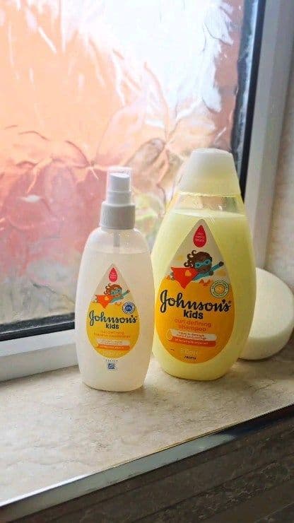 ad | ad-gifted
We got to try The NEW JOHNSON'S@ Kids Curl Defining Shampoo & Leave in Conditioner Spray.
Both of which a