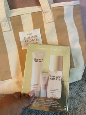 @Summer Fridays Holiday sets are here! #holidaycountdown #holidaygiftsets #summerfridays #TikTokMadeMeBuyIt #HolidayBeauty