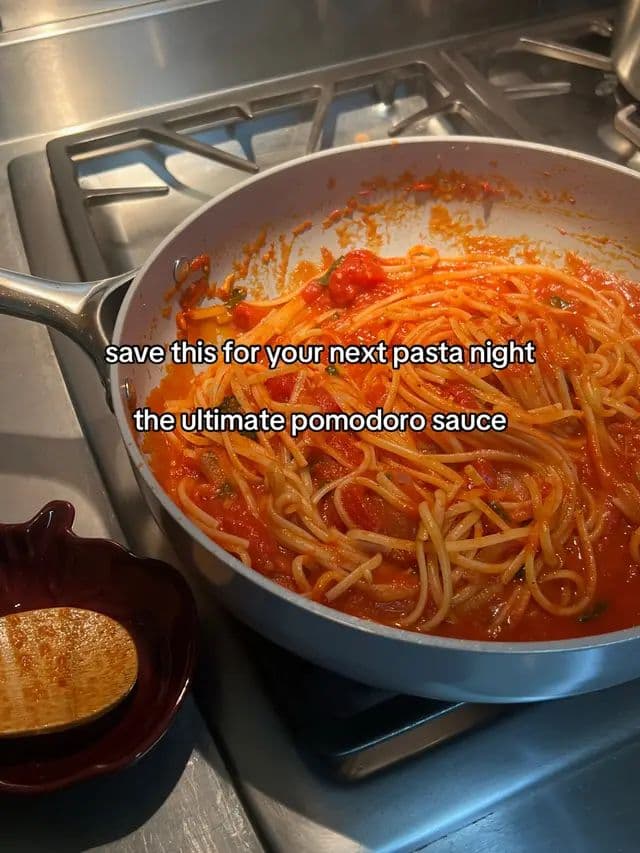 I love this sauce so much, I add a little bit of spice as well and you can also make meatballs to top this off. As always I made it on my favorite non-toxic pan from @Caraway Home use code LHR to get 10% off your next purchase! #friendsofcaraway