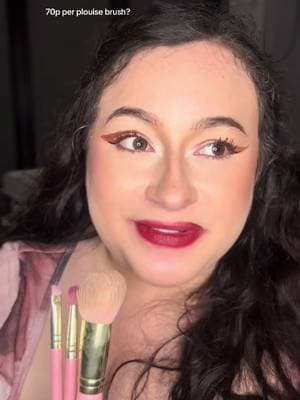 You can literally do a whole face of makeup with the @PLOUISE follow your purpose brush set! If you want to grab yours I’ve linked it down below! #plouise #tiktokmademebuyit #dealdrops #makeupbrush #brushset