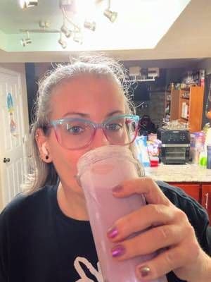 I love finding ways to make getting enough protein easier, and this one is definitely going into my regular rotation. 🍊🥤 The Orange Cream flavor makes this smoothie taste creamy and refreshing, and adding Greek yogurt and fruit turns it into a filling breakfast that doesn’t feel like “diet food.” Would you try this combo? 🍊 Marcos on screen! #premierprotein #tiktokshop #proteinshake #highprotein #weightlossjourney