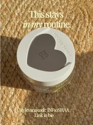 If I could only re-buy ONE product from Stylevana, it would be this 💚 The House of Hur Phyto Brew Matcha Dual Cream & Gel is one of those products that just stays in your routine. I love how I can customise it — gel when my skin needs light hydration, cream when it needs comfort. Plus the heart-shaped spatula? Such a cute touch, and I even use it like a mini gua sha while applying. Gentle, calming, and honestly more than just a moisturiser — the whole experience makes it a repeat buy for me. Use my Stylevana code INF10SHAA Link is in my bio ✨ #ad #STYLEVANA #VANAFAMILY #STYLEVANAinfluencer #houseofhur @Stylevana