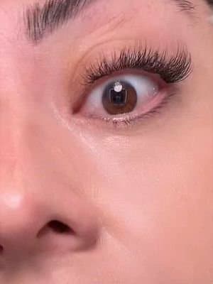 I almost gave up on self-adhesive lashes after trying a bad pair… but the @Maxcomfi VELO lashes completely changed my mind. They’re pre-adhesive, easy to apply, and actually stay on. Perfect for beginners or anyone who wants a quick, no-glue lash routine with that soft, lifted glam look. #selfadhesivelashes #lashclusters #easylashes #tiktokshopcreatorpicks #creatorsearchinsights