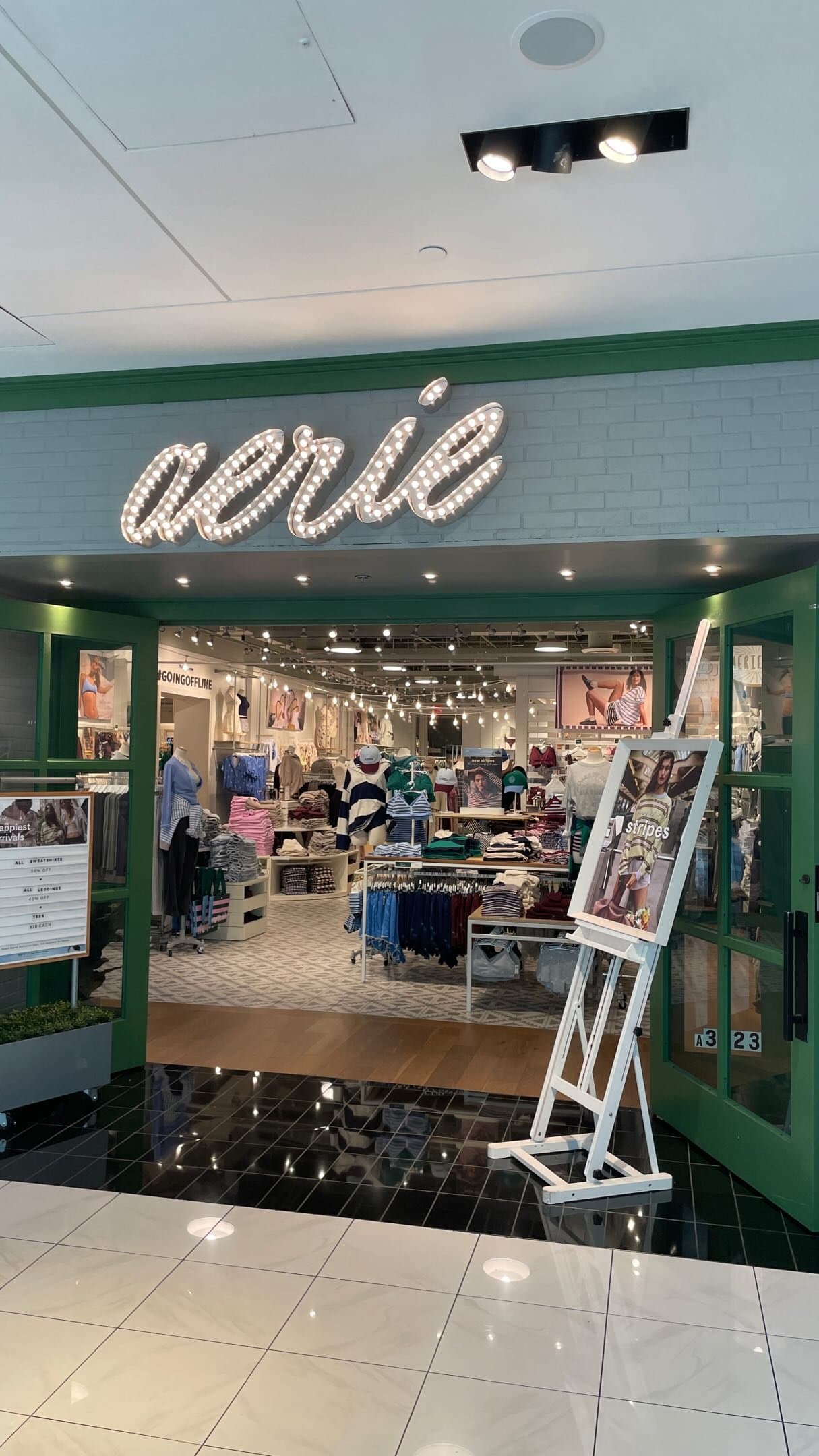 Come with me to Aerie to pick up my order from them as their new
ambassador. @aerie #AerieRealmakers #ad #overslept #wes