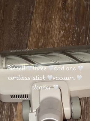 High-quality cordless stick vacuum is Bissell truly incredible y’all it’s my favorite. I love mine and I know that you will love yours from using it to your house to your car portable and easy and the price is right @sarah_DZ @BISSELL Clean #bissellpartner ##SummerTurnUp##tiktokshopsummersale##WeeklyDeals##bissell