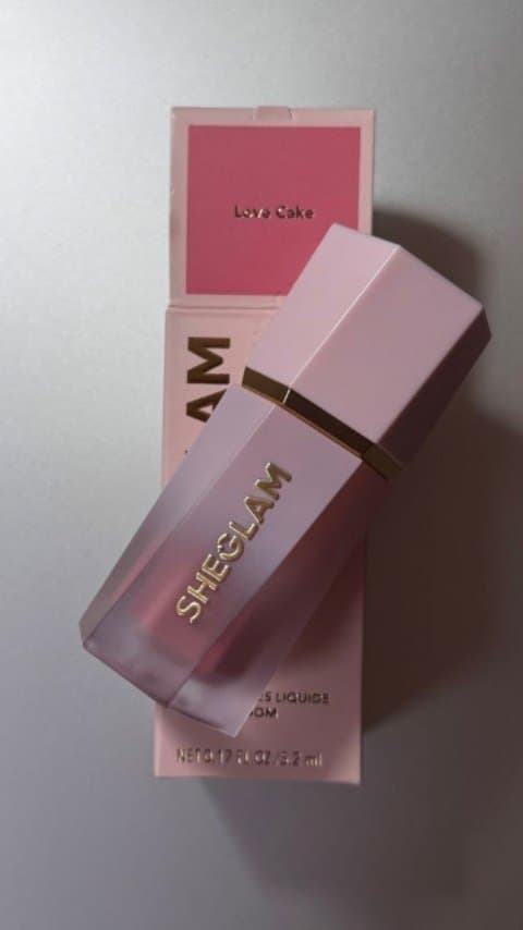 Sono ossessionata dal gloss SHEGLAM Glass Lock Air! ๐โจ @sheglam_official
Glass morbido, effetto "vetro d'aria" e per ni