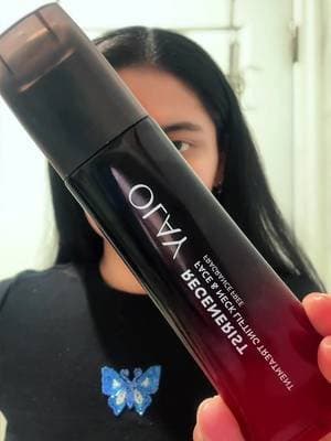 Probando por primera vez el tratamiento de elevación de cara y cuello Olay Regenerist ✨ Me encantó su textura ligera y el aplicador con rodillo refrescante que ayuda a masajear la piel mientras aplicas el producto. Además, la cabeza es desmontable, así que se puede quitar fácilmente para limpiarla. Perfecto para ayudar a tensar, levantar y esculpir la piel del cuello y la mandíbula. #gifted #onlyolay #OlayUGC #skincare #viral