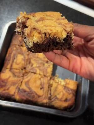 I was JUST in my kitchen making a chocolate chip brownie cake and then CoverGirl shows off with Chocolate Chip Cookie Dough and Fudge Brownie lip glosses. 🍪🍫 Nine hours of hydration, shea butter, hyaluronic acid, and that glazed shine? My lips are HAPPY. Go find yours at Ulta, neutral brown lip girlies this one’s for us. @COVERGIRL @Ulta Beauty #covergirl #easybreezybeautiful #gifted #ultafinds #lipglosshack