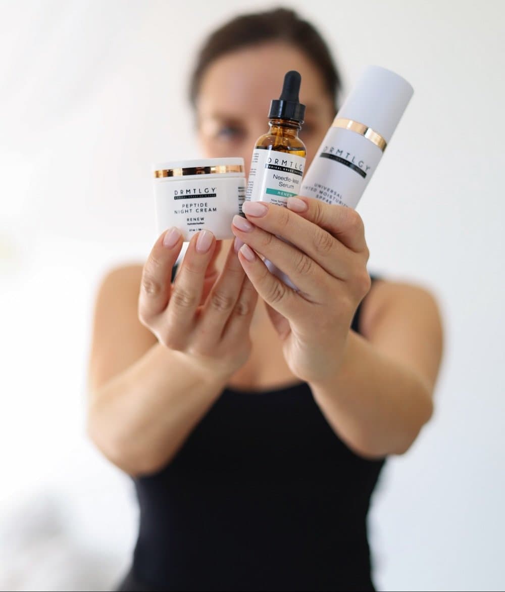 These three from @drmtlgy become my daily must-haves:
🌙 Peptide Night Cream for deep hydration
💧 Needle-less Serum fo