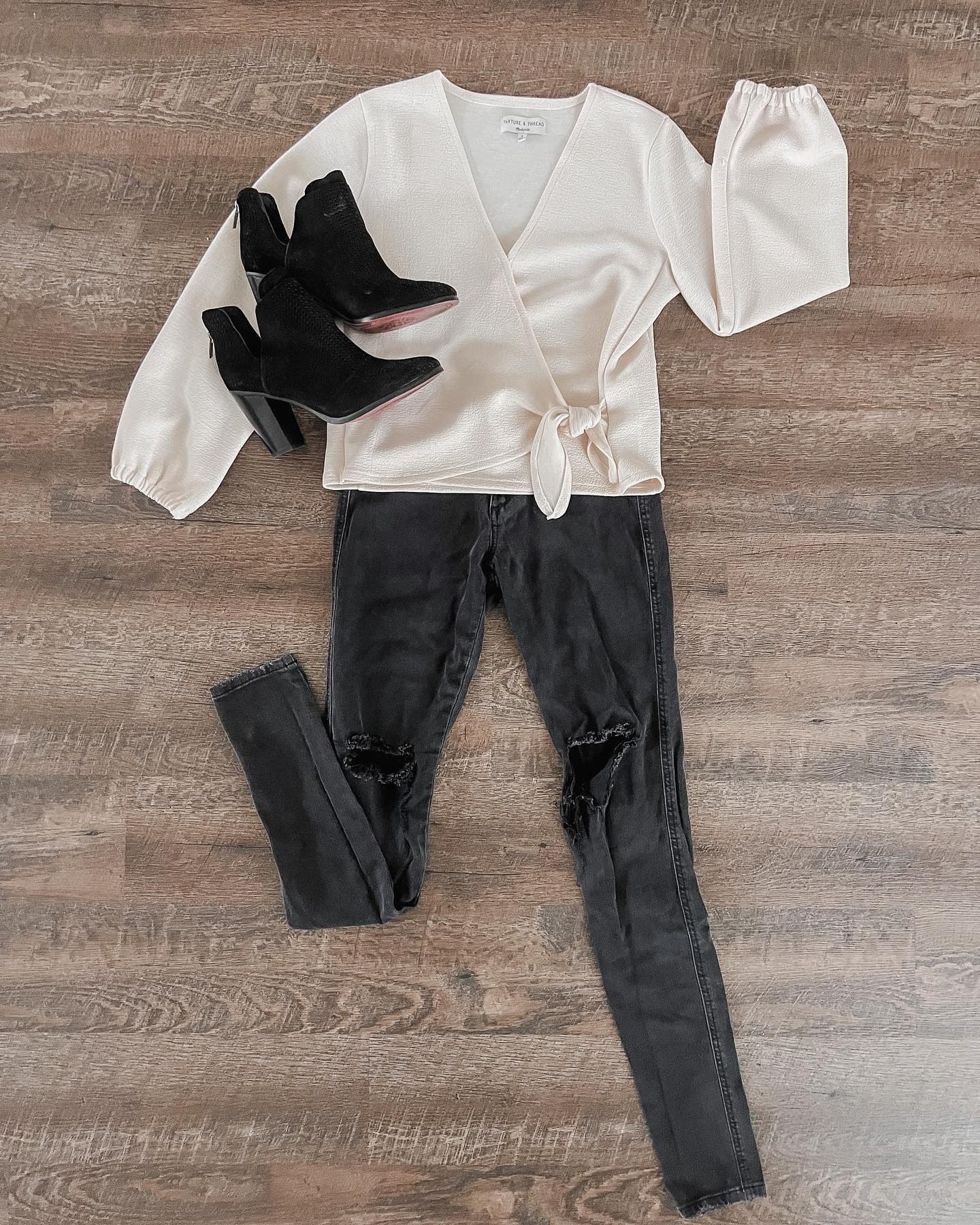 Another outfit from head to toe from @thredup! We’ll just be over here pretending the weather knows what season it is. #