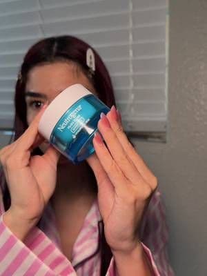 #AD Cuando no quieres complicarte, pero sí cuidar tu piel Opto por Neutrogena Makeup Remover Wipes, Fragrance Free + Hydro Boost Water Gel.💦✨ Rápido, fácil y efectivo para piel limpia e hidratada @NEUTROGENA®️ 🩵@Walmart #BeautyToAScience #AD