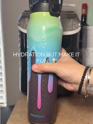 Staying hydrated is easier with the Frost Buddy Bottle Buddy. This 32oz insulated water bottle keeps drinks cold for hours and has a dual-function lid so you can sip or chug on the go. Perfect for busy moms, workouts, errands, and all-day hydration. #hydrationhack #waterbottle #momhacks #everydayessentials #tiktokshopfinds