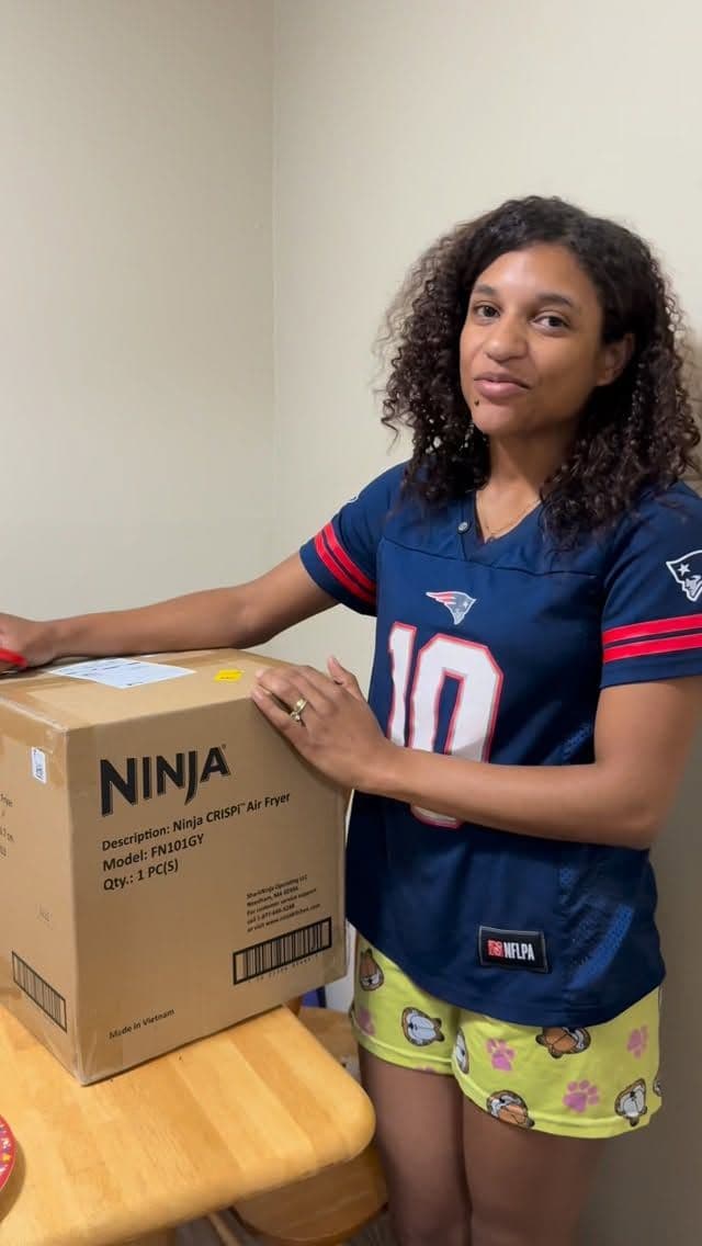 Silêncio, por favor, que a nova patroa da cozinha chegou! ✨
Deletei o áudio original do vídeo porque ninguém merece me o
