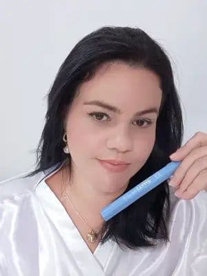 Delineador a prova d'água, suor , borrões e lágrimas! Delineador Sace lady não sai, você vai ficar com a maquiagem intac