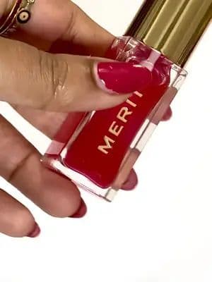 @meritbeauty favorites ✨ ✨The shade slick Gelée tinted lip oil in shade LES DEUX is a pH adapting lip oil that is sheer and makes your lips look jelly glazed. It is lightweight formula and it leaves a pink tint that lasts for a long time comfortably on the lips. Bonus - it is Non sticky as well. ✨The Great skin is a light weight bi-phased serum formula that leaves the skin plump and hydrated instantly. Wear it alone or under makeup for a flawless base. . #meritbeauty #merit #gifted #ugccreator #ugc #smallcontentcreator #fy #fypシ