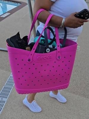 Xtra large tote bag by @Crocs #creatorsearchinsights #totebags #crocstotebag #dealsforyoudays #ttslevelup #tiktokshopsummerturnup