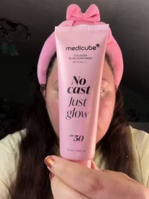 Recordad que hay que usar protector solar todo el año no solo en verano ✨ Este de @medicube España me encanta porque deja la piel hidratada, con mucho glow y súper suave 💖 #tiktokshop #medicube #spf #protectorsolar #kbeauty