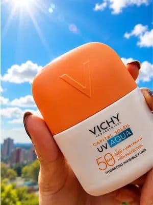 ☀️ Un paso que nunca me salto antes de salir: proteger mi piel. Estoy usando el Vichy Capital Soleil UV-Aqua SPF 50, un protector solar de textura fluida e hidratante que se siente ligero y deja un acabado invisible. 💧✨ Además, es ideal para todo tipo de piel. Porque disfrutar del sol también significa cuidar nuestra piel. 🤍 #MevsUV #VichySkinCare #Publicidad #VichyFM @Vichy Laboratoires @For_Me