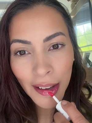Este me deja los labios suaves, con brillo y un colorcito saludable que parece natural. 💋 #tiktokshopcreatorpick #ugccreator #ttshop #noonipartner #lipoil @NOONI