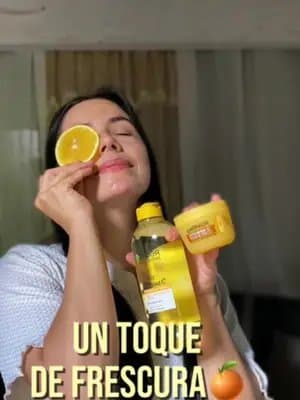 Un toque de frescura en mi rutina de skincare. 🍊✨ Un ritual con esencia cítrica, luz natural y esos pequeños momentos que hacen especial lo cotidiano💛 #FRESCOCOMORASPAO #GARNIERSKINCARE #PUBLICIDAD