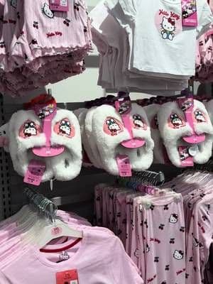 Hello Kitty x Primark 🎀✨ #hellokittyprimark #hellokitty #sanrio #hellokittymerch #primarknewin #primark #primarkfinds #primarkhaul #comewithme #pink #girlytok #girlyaesthetic #fyp #4you #tiktokshop #hellokittylover @Primark @hellokitty
