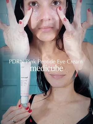 ¿Quieres darle un extra de cuidado a tu mirada? 🩷✨
Descubre el PDRN Pink Peptide Eye Cream de medicube, un contorno de ojos inspirado en la cosmética coreana.
🌸 Con PDRN de salmón. ✨ Enriquecido con péptidos. 💗 Ayuda a hidratar y mejorar el aspecto de la zona del contorno. 👀 Ideal para completar tu rutina de cuidado facial.
Una mirada cuidada y una piel con aspecto más luminoso. ¡Un nuevo paso en mi rutina de skincare coreano! 🇰🇷
¿Te gustaría probarlo? Te lo dejo en el carrito. 🛒
#medicube #koreanskincare #pdrn #contornoojos #salmonpdrnskincare #skincare #CosmeticaCoreana #EyeCream #creatorugc #tiktokshop