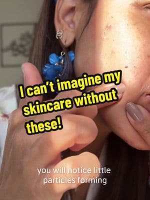 Have you ever tried the Dr. Melaxin Peel Shot and wondered if it really exfoliates? 💭 It actually reacts with your skin’s natural oils — that’s why it doesn’t work on glass or plastic! When you massage it, you’ll see the dead skin gently coming off, leaving your face soft, clean, and bright. 💛 Black Rice exfoliates, White Rice hydrates — a perfect glow combo! Thanks to @Dr.Melaxin Global for partnering with me! ✨ #sponsored #peelshot #drmelaxin #drmelaxinpeelshot #kbeauty
