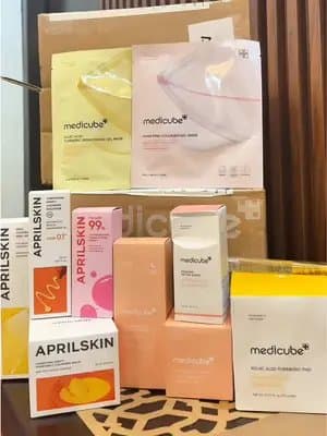 ✨🎄 Christmas came early and it still feels so surreal to be receiving PR packages from big Korean skincare brands 🥹💖 Starting with @medicube global — they’ve been so generous with this package, ang dami!! 🫶🏼 Unboxing this really felt like opening gifts under the tree 😍 Thank you so much #MedicubeGlobal for making my skincare dreams come true 💌💆🏻♀️ #ChristmasFeels #PRPackage #KBeauty #Medicube