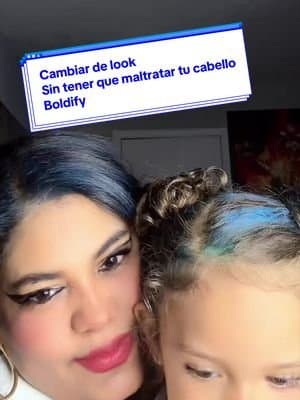 Sombra para cabello sin tener que maltratar tu cabello sombra temporal, lo cual puedes encontrar en color azul verde o rosado e inclusive yo me pinté mi cabello con la sombra me mechones y también me pinté la punta del cabello y también peine a mi bebé o a mi hija a mi niña con esta sombra para el cabello, es muy fácil de aplicar y también fácil de quitar a la hora de lavar tu cabello se te va a la sombra e inclusive me limpié las manos con toallitas húmedas para poder quitar la sombra para el cabello. Es muy fácil de poner y no maltratas. Tu cabello no contiene químico, así que puedes cambiar de luz sin tener que maltratar tu cabello sombras para el cabello.@@boldify #hair #cabello #hairstyle #hairtransformation #boldify #boldify #HaareFarbe #TemporäreFarbe #RootColor #KreativeLooks #TikTokShop #hair #hairtok #hairstyle #hairtransformation #hairstylist #hairtint