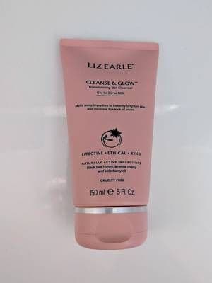 AD!!! 🧡Get that Spa Facial Feeling 🧡 I absolutely love this Liz Earle Cleanse & Glow Transforming Gel Cleanser & it has quickly become one of my favourites. 🧡 The gel-to-oil-to milk formula removes impurities & leaves my skin deeply cleansed & feeling really smooth.🧡 It also minimises pores & leaves my skin brightened🧡 It is able to do this with luxurious ingredients like Elderberry Oil, Acerola Cherry & Black Bee Honey🧡 @LizEarleBeautyCo #AD #LizEarleBeauty https://community.lizearle.com/s/kelly.marie