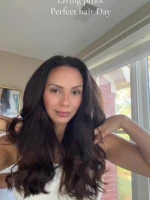 Para tener un cabello sano y brillante, cuídalo con Gifted by Living Proof, un protector térmico que mantiene tu cabello liso.#livingproofinc #LivingProofInc
