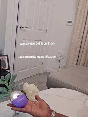 This Dial-It-Up Brush makes putting on make-up easy. @Wonderskin #wonderskin #powderbrush #dealdrop #makeupbrush #tiktokmademebuyit