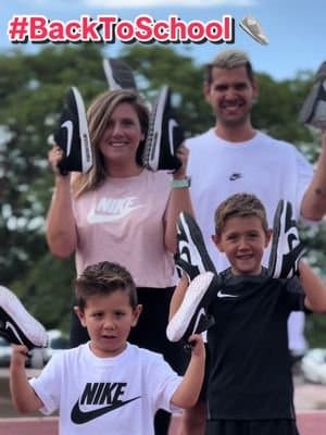 Calentando motores para la vuelta al cole junto a @Nike ~ Ya tenemos nuestros conjuntos completos de la nueva colección #Ad #BackToSchool #TeamNike