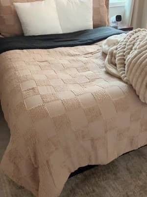 @bedsure_official makes the coziest most fluffy, soft blankets π© I love them so much! #fallcozy #superbrandclub #viralontiktokshop #tiktokshopcreatorpicks #tiktokshoprestock #autumnliving #bedsureblanket #hometok