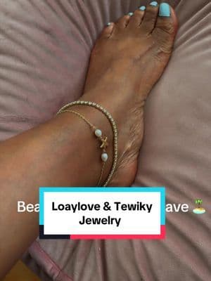 POV: your vacation outfit needed one more thing…@Tewiky @loay love #loaylovetewikywomengoldanklet #VacationOutfits #AmazonFinds #tiktokshopmothersday #tiktokshopstockup