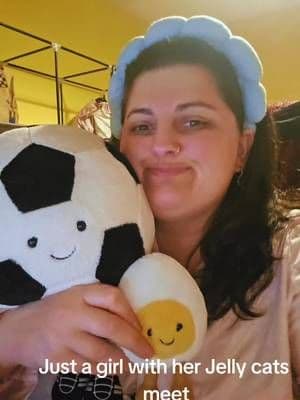 Just a girl woth her @Jellycat meet Lottie and Shellie 🥚⚽️ #jellycatcollection dreaming of more #jellycatshopuk #viral #foryoupage❤️❤️ #prpackage