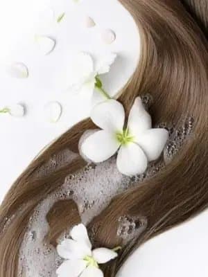“Si quieres un cabello largo, fuerte y brillante… tienes que probar este combo 😍 Estoy usando el shampoo y acondicionador Pantene Infinite Lengths y honestamente… ¡me sorprendió! Tiene biotina y colágeno, que ayudan a fortalecer el cabello y reducir el quiebre ✨ huele riquísimo y deja el pelo súper brillante. #complimentary #Pantene @Pantene @influenster #GiftedByPantene