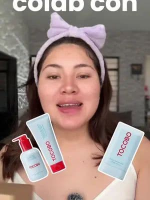 Mi primera colaboración con Tocobo 🥹💙 y la neta… qué joyita Me estuvieron enviando estos protectores solares en cushion y estoy OBSESIONADA. Probé dos versiones: ☁️ 00 Pure Blue (hidratante) 🌊 01 Cotton Blue (efecto matificante) Los dos están deli, se sienten ligeritos, se difuminan hermoso y dejan la piel súper bonita ✨ Además, venían unos stickers HERMOSOS (10/10 al detalle 💅🏼) y obvio los pegué en mi iPad… junto con un sticker que me regaló mi hermana biker 🏍️💙 Y algo importante: aunque no fuera colaboración pagada… igual te los recomendaría 👀 ¿Team mate o team glow? 👇🏼 #Tocobo #ProtectorSolar #BeautyTok #TikTokShop #SkincareLovers