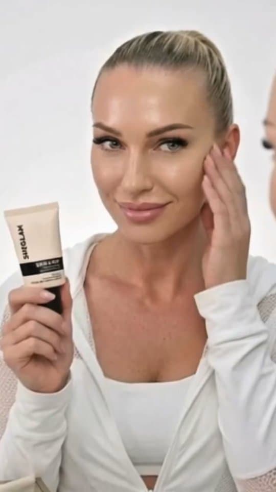 ✨ Pelle uniforme, effetto seta, zero filtri.
Con SHEGLAM Skin Sync Satin Foundation ottengo un finish satinato super nat