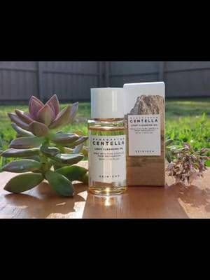 I don't usually use cleansing oil in my beauty routine because I have acne prone skin. But I got Madagascar Centella Lig