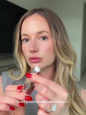 finishing touches >> @pradabeauty #prada #pradabalm #giftedbypradabeauty #pradabeauty #glowymakeup #highlighter #glowy #glowyskin #glowymakeuptutorial @sephora