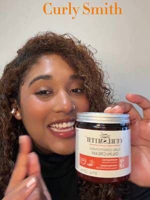 POV: Tus rizos estaban pidiendo hidratación y por fin les diste lo que necesitaban 😍🌀✨ Curlsmith Oil-in-Cream llegó a mi rutina para ayudar a mantener mis rizos suaves, hidratados y con brillo. 💚 ¿Tienes rizos secos? ¡Este producto te interesa! 🛍️✨ Encuéntralo en mi TikTok Shop.@CURLSMITH #Curlsmith #CurlyHair #CurlyHairRoutine #CurlyHairProducts #TikTokShop